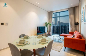 Blue Breeze - Stylish 2BR with Balcony & Private Terrace in JVC
